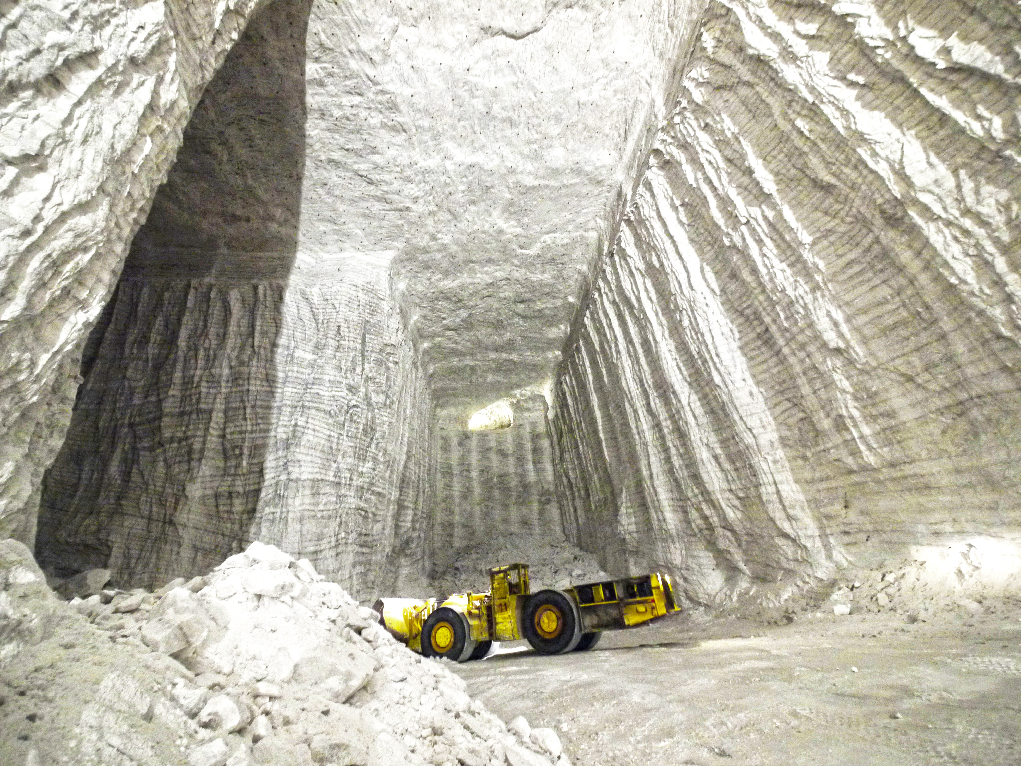 Mining cavern and scoop in Bernburg mine_1